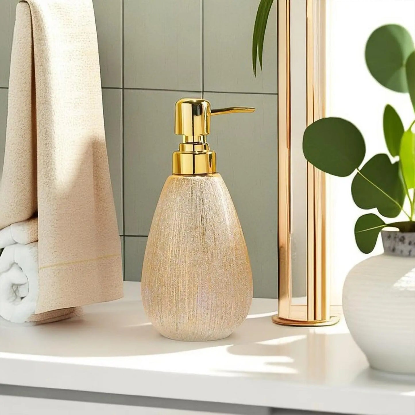 Pump Soap Dispenser Sturdy Empty Body Wash Dispenser Bathroom Liquid Container Home Decor for Hotel Kitchen Countertop Bathroom